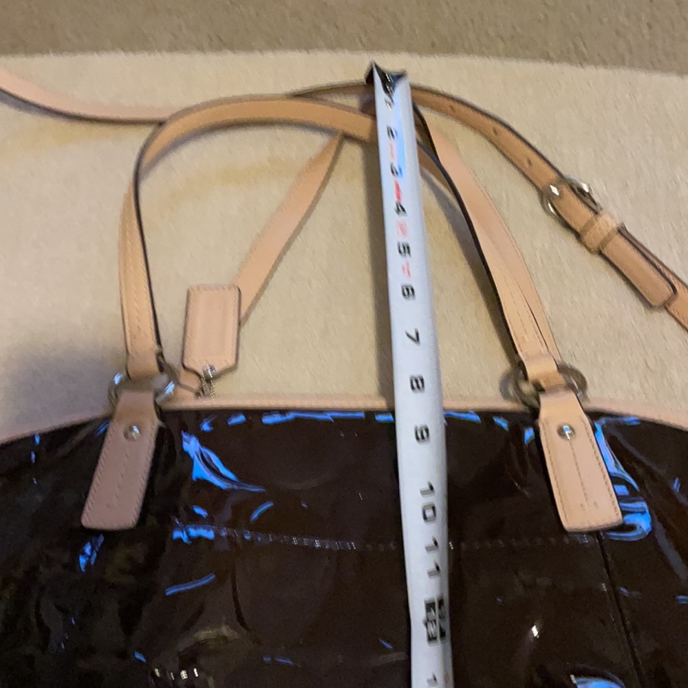 Coach chocolate patent leather handbag - Picture 3 of 6